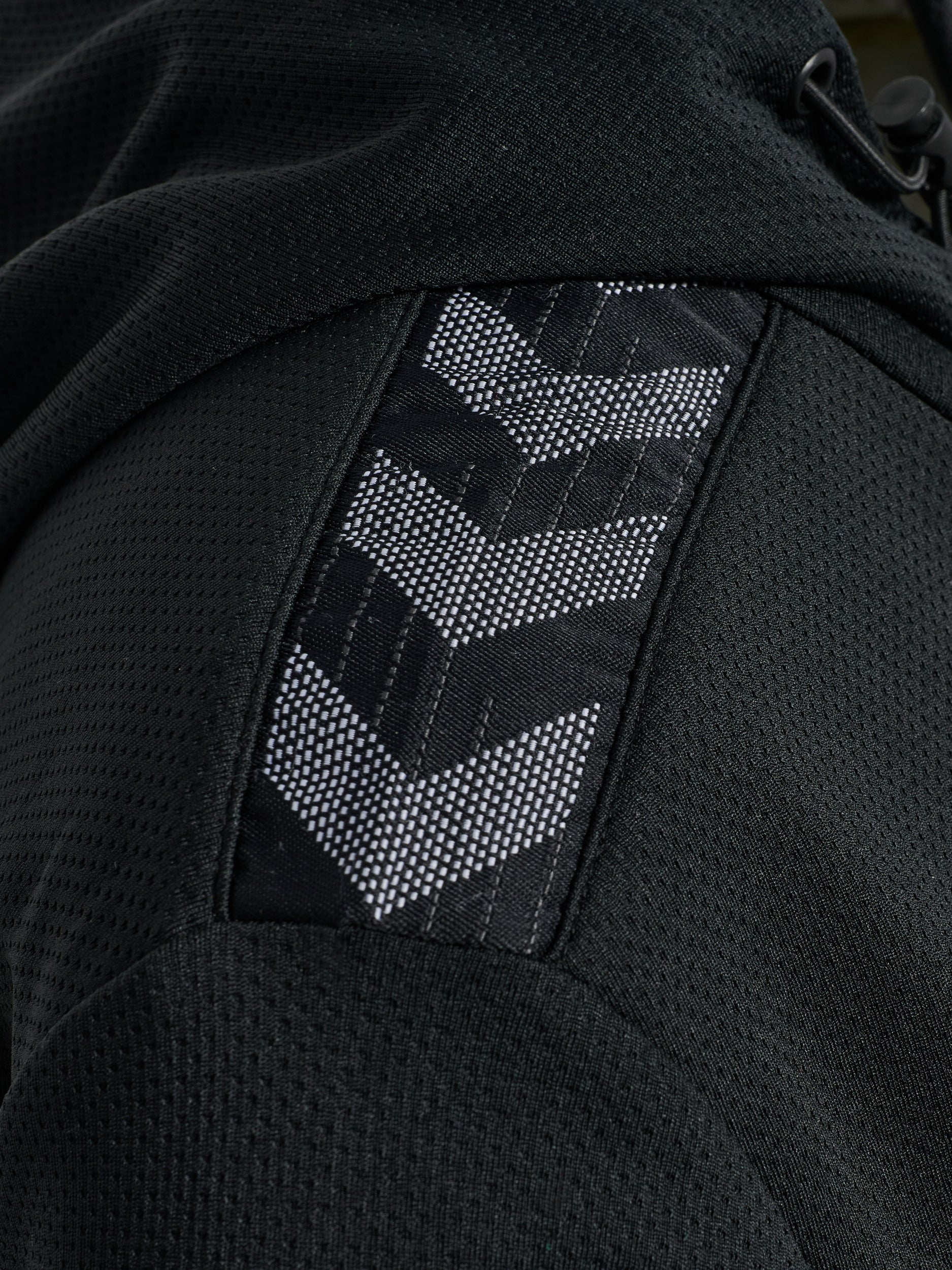 2001-BLACK