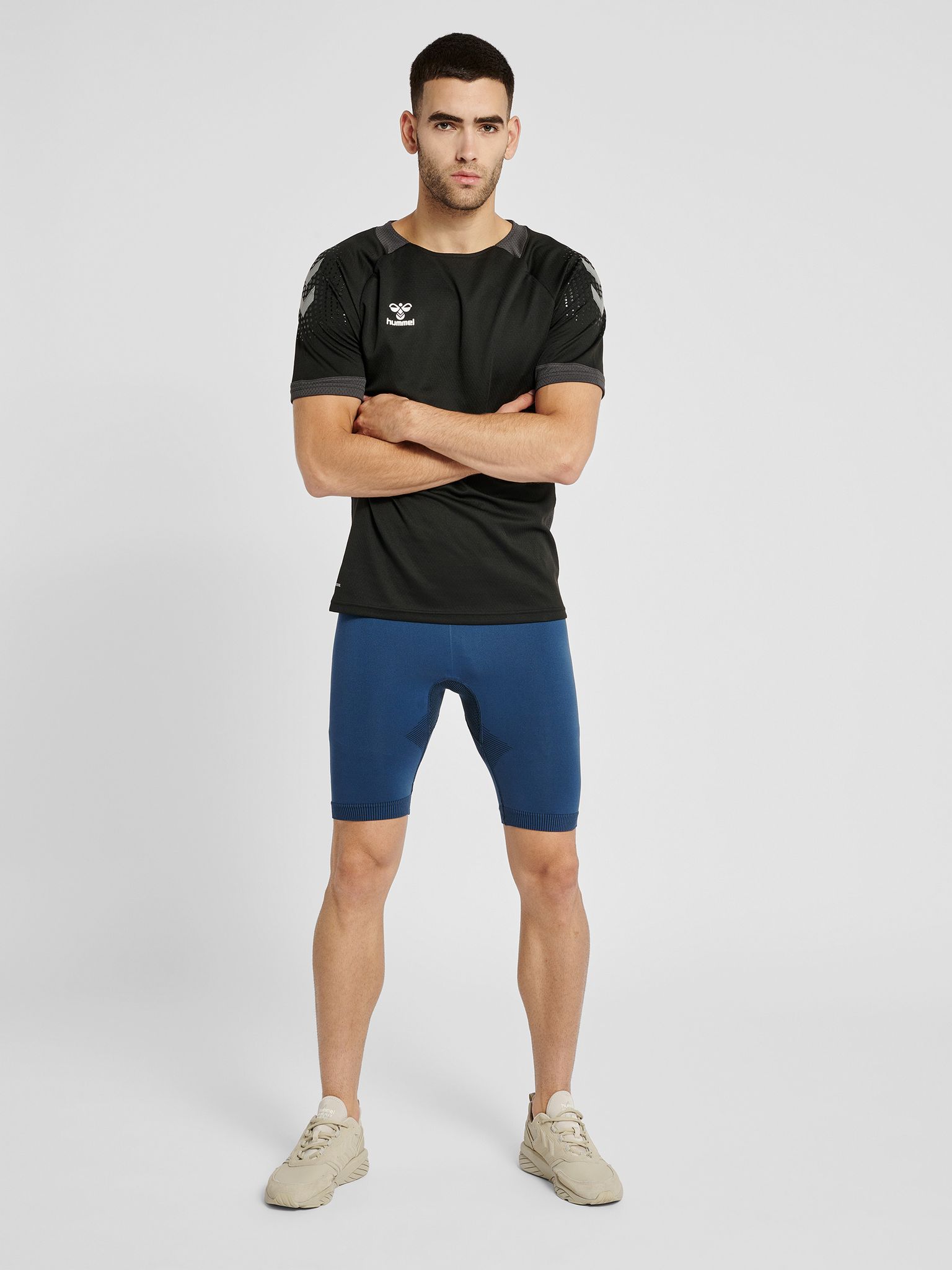 hmlFIRST SEAMLESS TRAINING SHORT TIGHTS