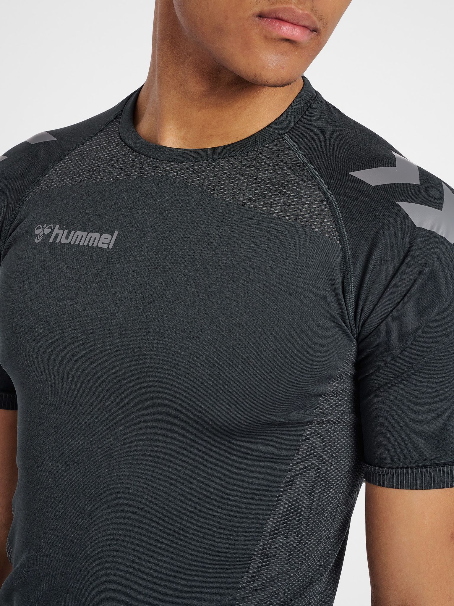 hmlAUTHENTIC PRO SEAMLESS JERSEY S/S