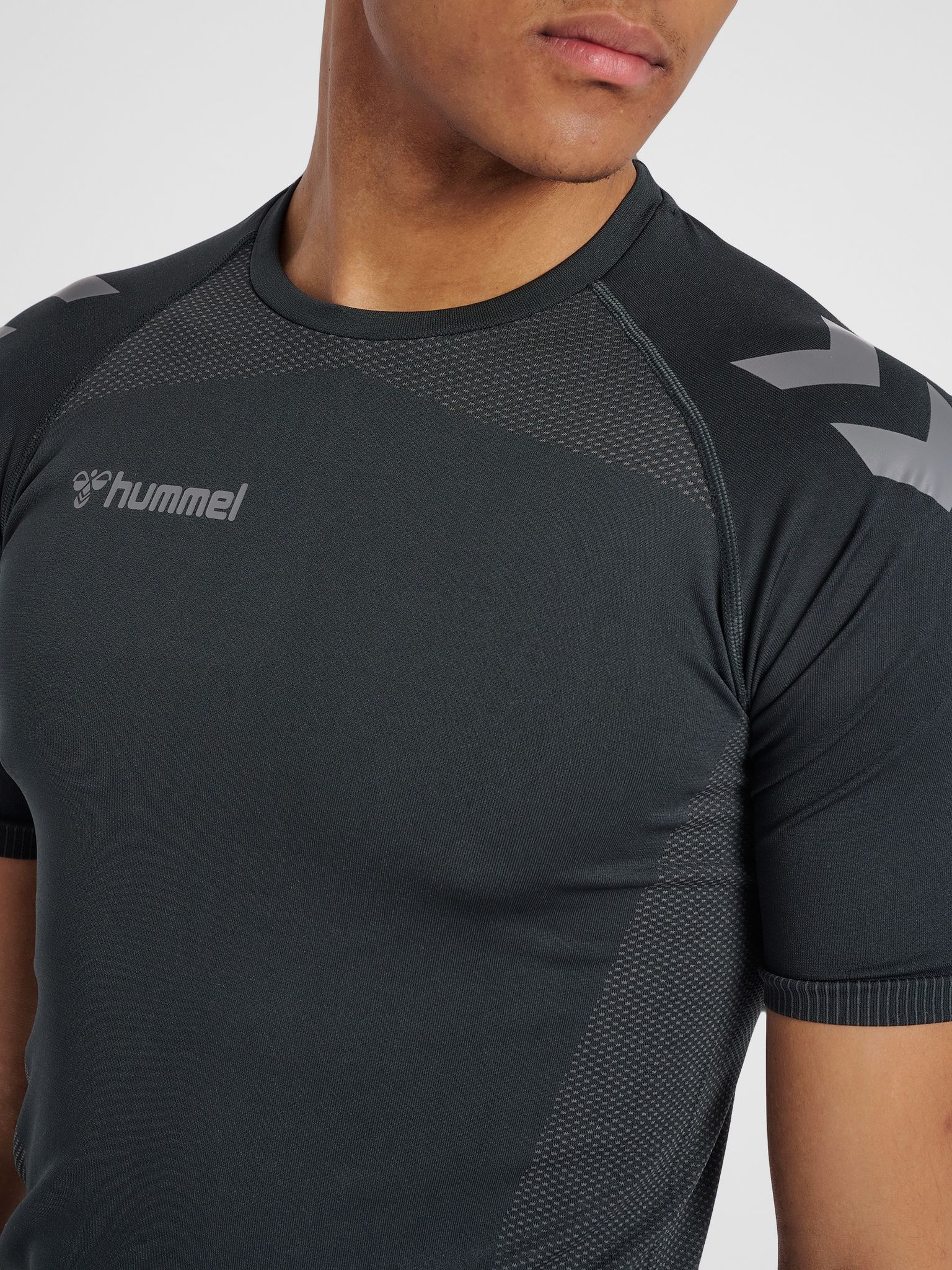hmlAUTHENTIC PRO SEAMLESS JERSEY S/S