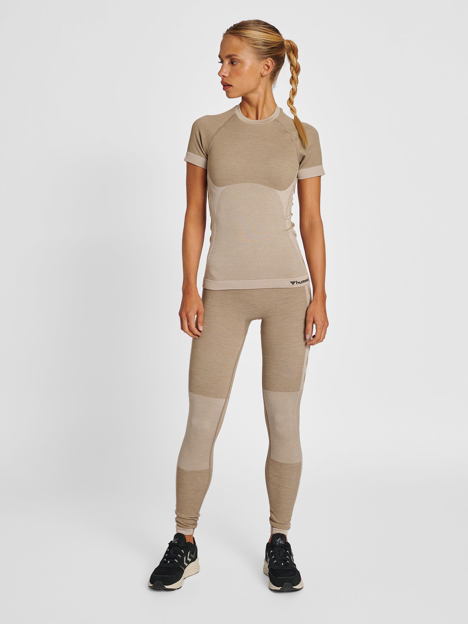 hmlCLEA SEAMLESS TIGHT T-SHIRT