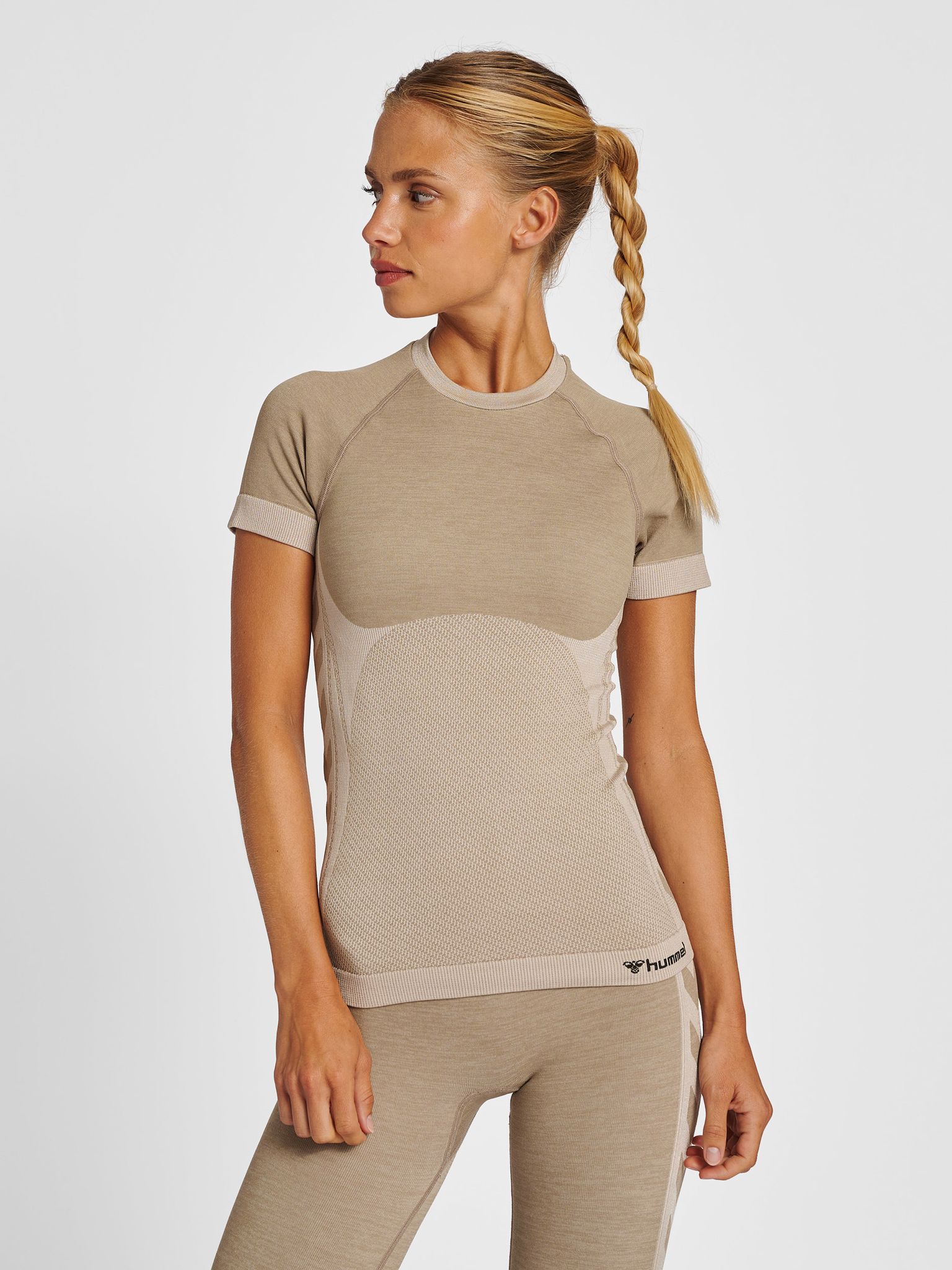 hmlCLEA SEAMLESS TIGHT T-SHIRT