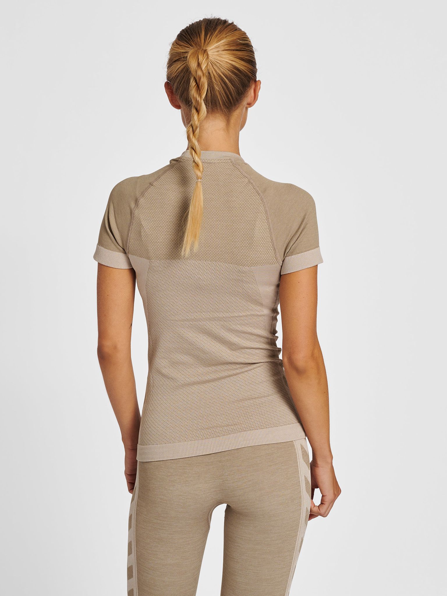 hmlCLEA SEAMLESS TIGHT T-SHIRT