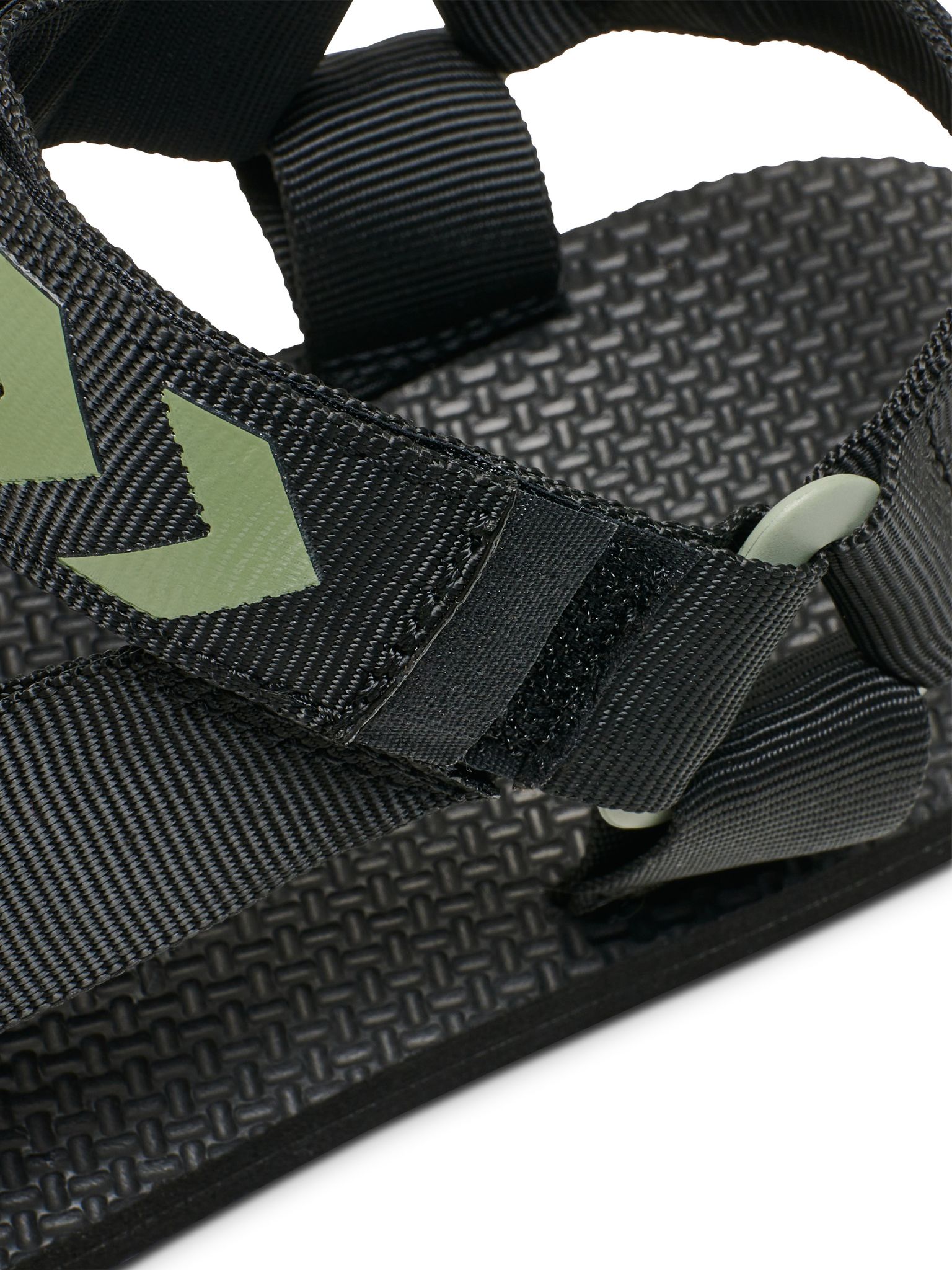 STRAP SANDAL
