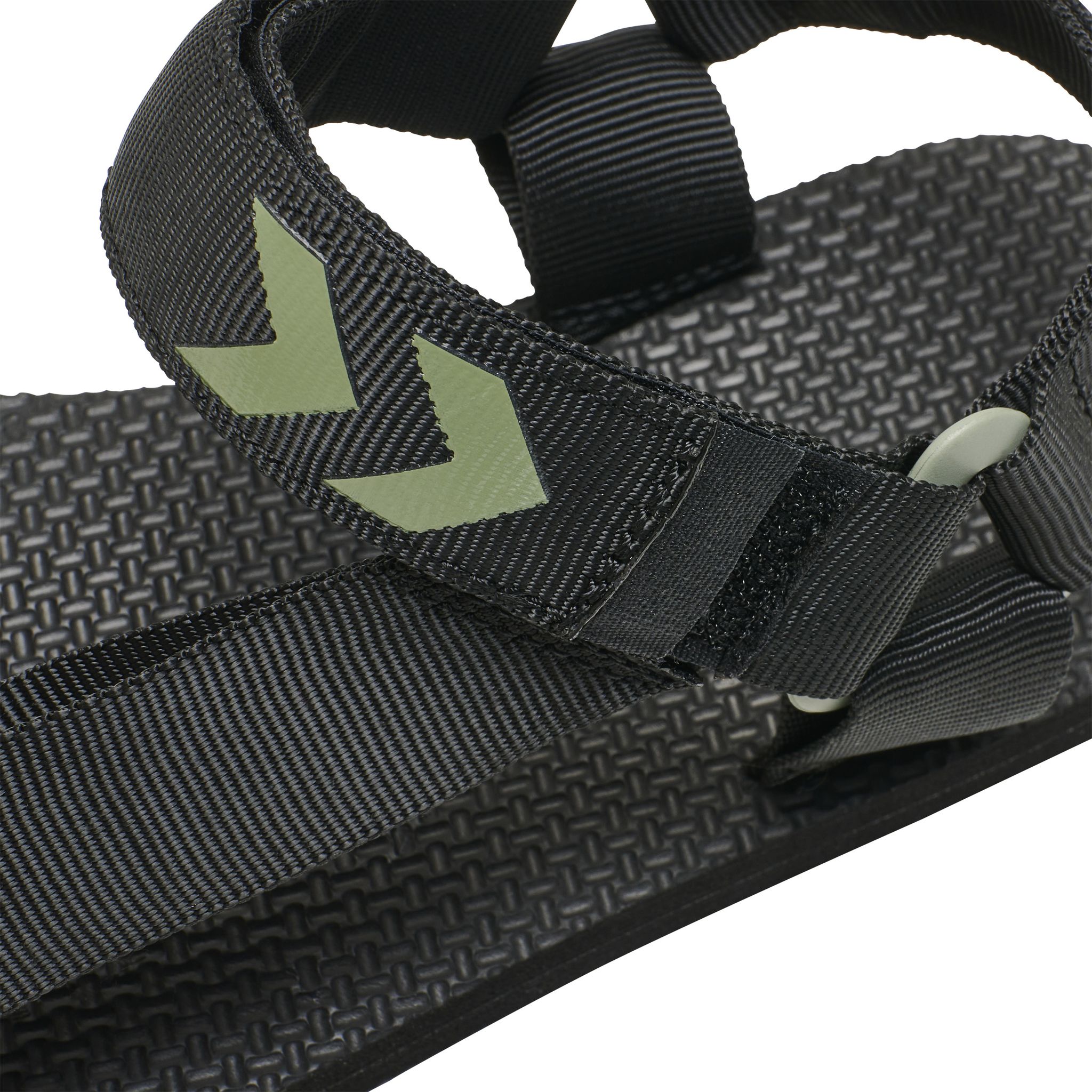 STRAP SANDAL